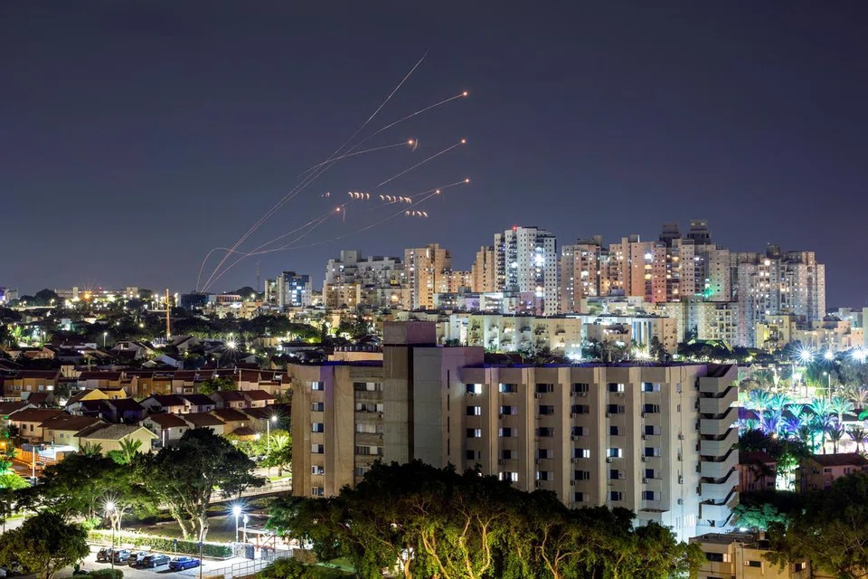 KONFLIK ISRAEL-PALESTIN: Lebih 700 orang terkorban selepas tentera Israel dan kumpulan Hamas bertempur.