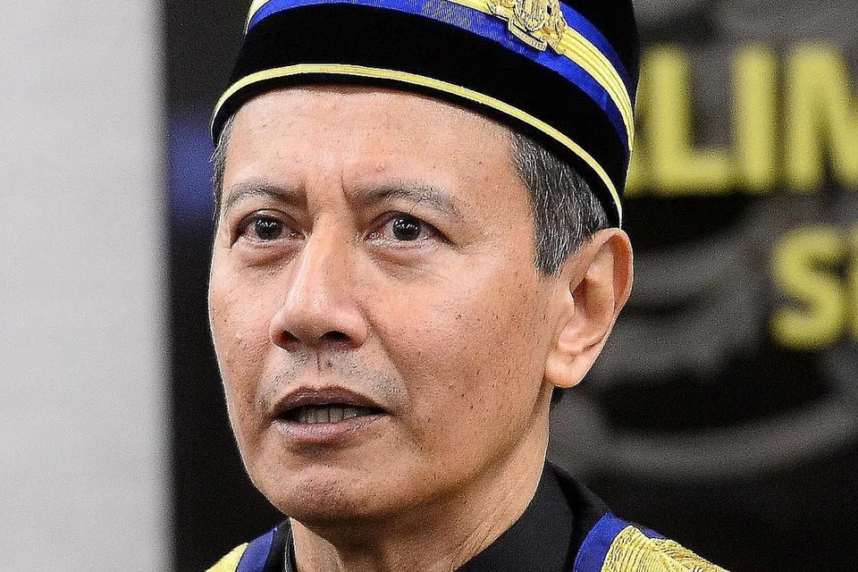 "Saya menafikan laporan berita berkenaan dan ingin menyatakan bahawa saya tidak pernah keluarkan apa-apa surat kepada Perdana Menteri seperti yang dilaporkan. Berita berkenaan adalah berita palsu." - Datuk Azhar Azizan Harun, Speaker Dewan Rakyat, merujuk kepada artikel berita bertajuk 'Perdana Menteri Terima Surat Speaker Maklum Tiada Majoriti, Mahu Bubar Parlimen' seperti disiarkan satu portal berita.