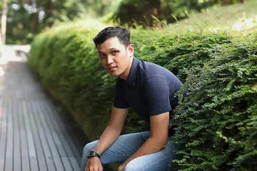 CINTA BIDANG KEJURUTERAAN: Encik Indra Haqim Mohd Zulkifli, pelajar Politeknik Singapura dalam bidang Kejuruteran Mekanikal, terikat selama dua tahun dengan syarikat Senoko Energy dan tidak sabar mahu memulakan tugas dengan syarikat itu sebaik tamat pengajian. - Foto PENGUASA PASARAN TENAGA