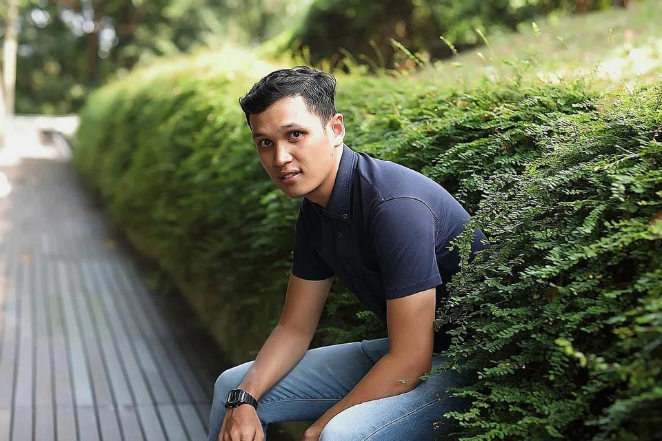 CINTA BIDANG KEJURUTERAAN: Encik Indra Haqim Mohd Zulkifli, pelajar Politeknik Singapura dalam bidang Kejuruteran Mekanikal, terikat selama dua tahun dengan syarikat Senoko Energy dan tidak sabar mahu memulakan tugas dengan syarikat itu sebaik tamat pengajian. - Foto PENGUASA PASARAN TENAGA