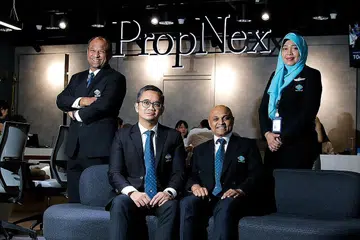 TEBAR SAYAP: (Dari kiri) Encik Ismail Gafoor, Encik Nizam Adli, Encik Nizam Gafoor dan Cik Neeza Ali berkongsi tentang transformasi yang dilalui PropNex Realty Pte Ltd yang kini turut mempunyai pejabat di Indonesia, Malaysia dan VIETNAM. - Foto BM oleh JEREMY KWAN