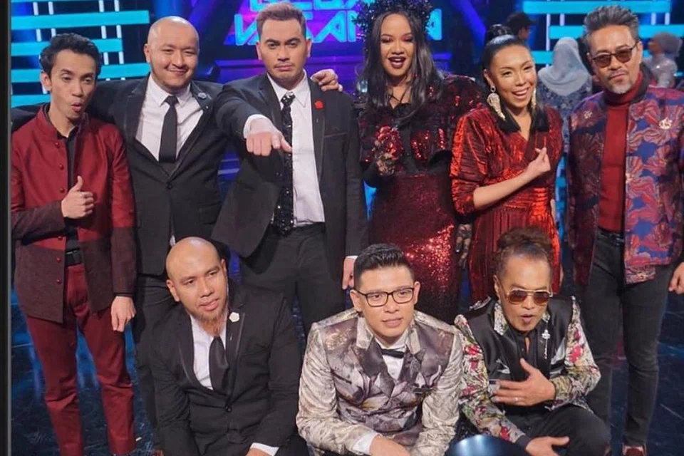 ENAM FINALIS: Wajah gembira enam finalis GV6 yang bersiap sedia untuk lebih kerja keras sebagai persiapan peringkat akhir di auditorium Majlis Bandaraya Shah Alam (MBSA), Ahad ini.