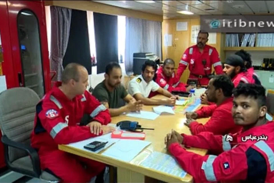 KRU TURUT DITAHAN: Gambar yang diambil daripada siaran Penyiaran Republik Islam Iran (IRIB) pada 22 Julai menunjukkan anggota kru Stena Impero selepas kapal tangki yang membawa bendera Britain itu ditahan Pasukan Pengawal Revolusi Iran. - Foto AFP. 