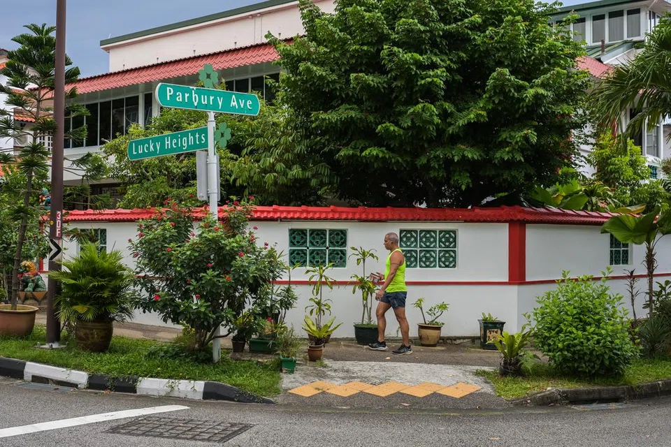 Rumah-rumah berhalaman di Parbury Avenue dan Lucky Heights merupakan sebahagian GRC East Coast.
