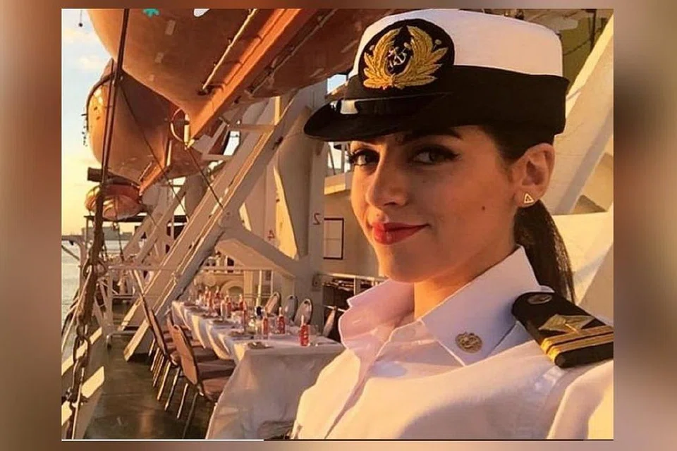 Berita palsu di Internet mendakwa Cik Marwa Elselehdar yang menyebabkan kapal itu tersekat selama seminggu sebelum berjaya diapungkan semula.