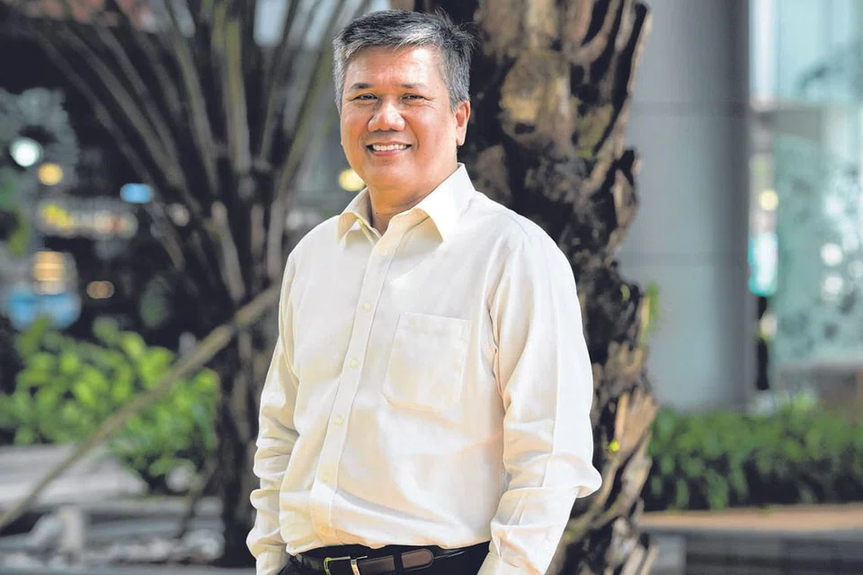 Naib Presiden Kanan, Desay SV Automotive, Encik Azmoon Ahmad, yang juga mantan Anggota Parlimen Dilantik (NMP).