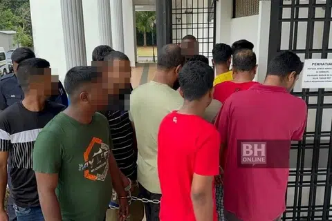 Seramai 15 lelaki warga Bangladesh dibawa ke Kompleks Mahkamah Balik Pulau, Pulau Pinang, bagi mendapatkan perintah reman kerana merusuh.
