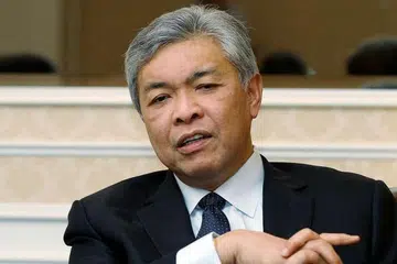 Datuk Seri Ahmad Zahid berkata dua lelaki Uighur itu menggunakan Thailand dan Malaysia sebagai transit untuk ke negara ketiga dan tidak adik untuk menyifatkan mereka sebagai pengganas.