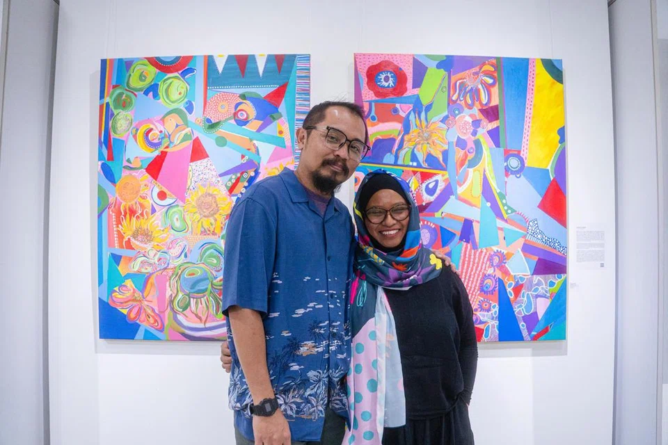 Hasil karya pasangan suami isteri Cik Fazelah Abas dan Encik Dino Hafian merupakan antara karya yang dipaparkan dalam pameran bertemakan ‘Reflection’ di Maya Gallery.
