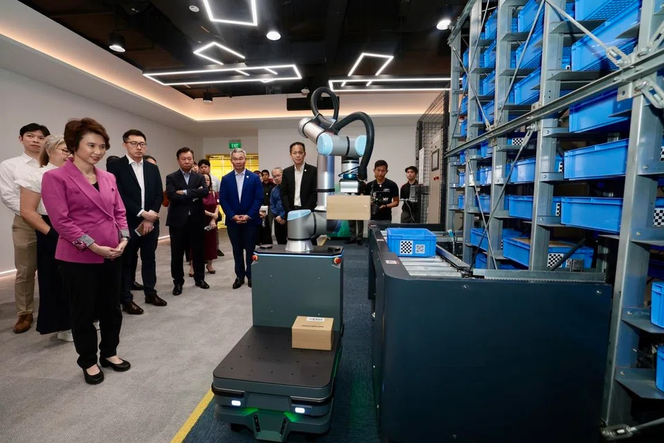 hab teknologi logistik, ite east, Low Yen Ling 