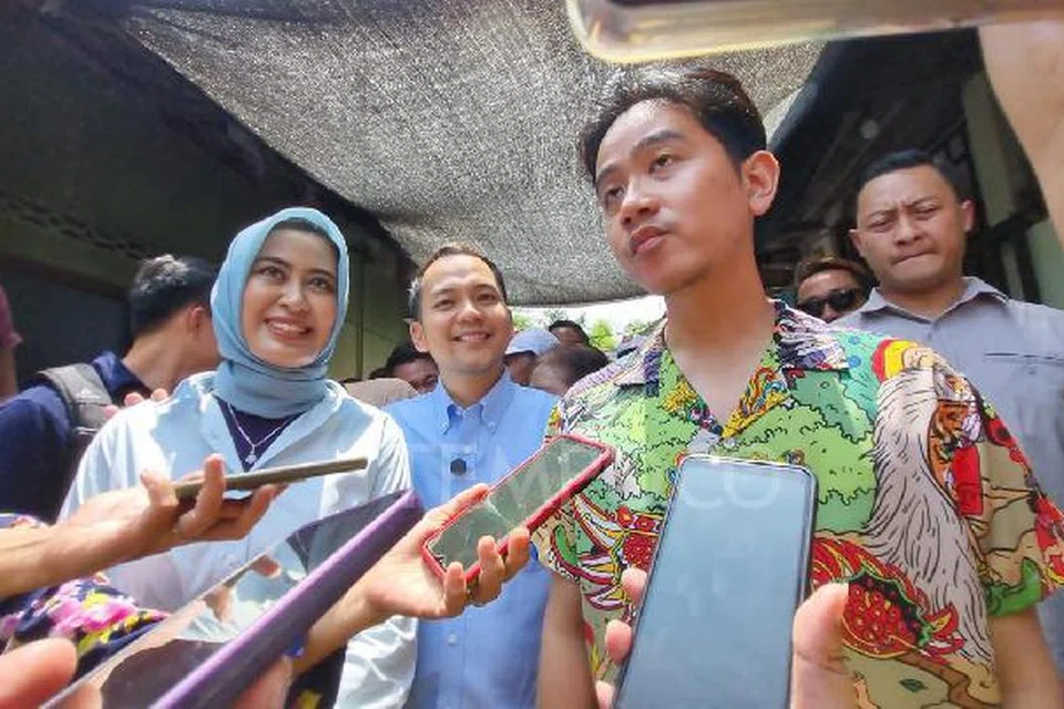 Bakal Naib Presiden Indonesia, Encik Gibran Rakabuming Raka, menjawab pertanyaan media terhadap tindakan adiknya, Encik Kaesang Pangarep, yang menikmati perjalanan menggunakan jet peribadi sekali gus menimbulkan kemarahan rakyat Indonesia.