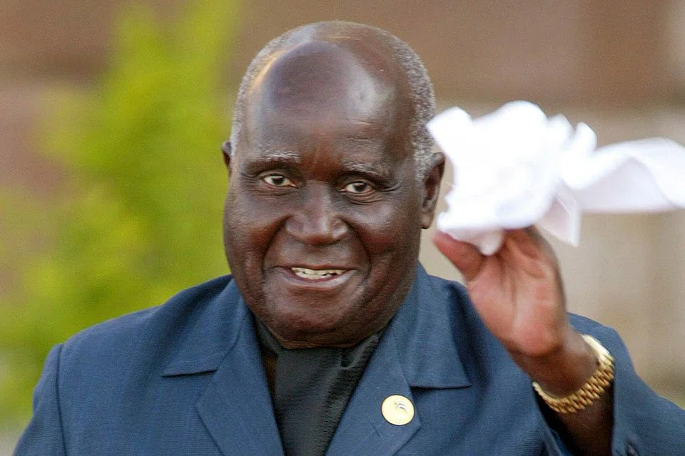 PEJUANG KEMERDEKAAN: Mantan presiden Zambia, Encik Kenneth Kaunda, ketika satu acara di Afrika Selatan pada 2004. - Foto EPA-EFE