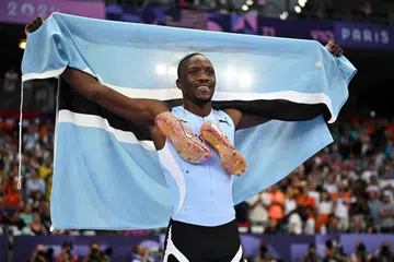 Atlet pecut Botswana, Letsile Tebogo, menjadi atlet Afrika pertama yang memenangi acara 200 meter di Sukan Olimpik dengan mencatat masa 19.70 saat lantas menjuarai perlawanan akhir acara itu pada 8 Ogos di Stade de France.