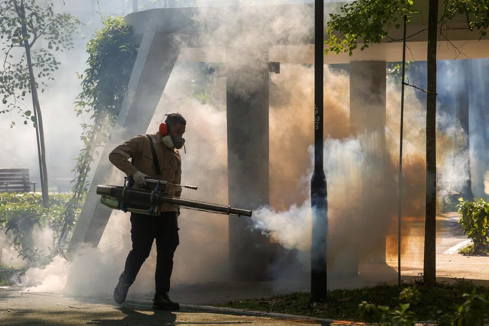 PENDEKATAN PELBAGAI: Para saintis berpendapat bahawa kita perlu mengambil pendekatan pelbagai hala dan pelbagai disiplin untuk mengawal nyamuk dan habitat mereka dan untuk merawat dan mencegah penyakit manusia. 