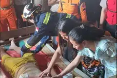 Pasukan SCDF bersama pegawai setempat berjaya menyelamatkan seorang lelaki yang terperangkap dalam bangunan perumahan tiga tingkat di ibu kota Naypyidaw.