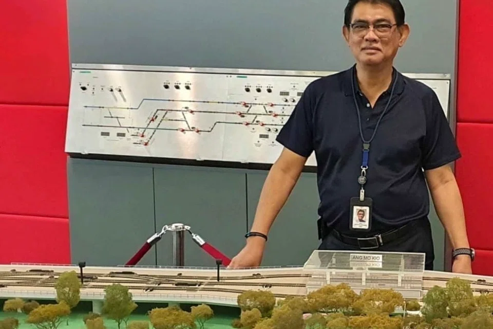Encik Rahim Raus berkhidmat selama 35 tahun di SMRT Corporation sebelum beliau bersara pada November 2021.