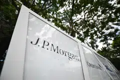 Pengurus perhubungan JP Morgan Chase Bank telah membuat pendedahan maklumat yang tidak tepat atau tidak lengkap kepada pelanggan. 