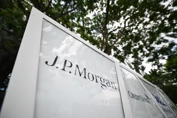 Pengurus perhubungan JP Morgan Chase Bank telah membuat pendedahan maklumat yang tidak tepat atau tidak lengkap kepada pelanggan. 