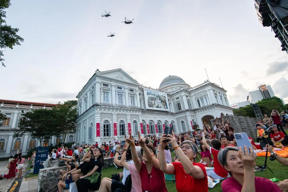Pengunjung dapat menyaksikan tayangan langsung Perbarisan Hari Kebangsaan (NDP) 2024 di depan muzium.