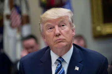 Presiden Donald Trump menunjukkan kemaharan terhadap keputusan mahkamah rayuan persekutuan dengan menulis tweet: "JUMPA ANDA DI MAHKAMAH, KESELAMATAN NEGARA KITA MENGHADAPI RISIKO!"