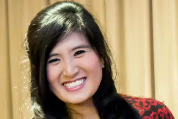 TEMBUSI PASARAN AUSTRALIA: Cik Nur Dian Rasid berura-ura membuka pejabat di Perth, sementara Encik Sazali Sarwan telah membawa tiga rombongan pelabur ke Melbourne. - Foto fail