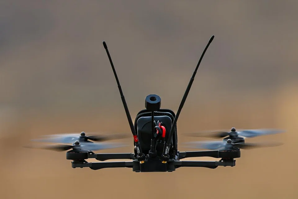Neros Archer ialah dron berkelajuan tinggi yang mampu mencapai 100 hingga 120 kilometer sejam (km/j), direka untuk kekal beroperasi walaupun berlaku gangguan isyarat dan sesuai untuk operasi di kawasan mencabar.