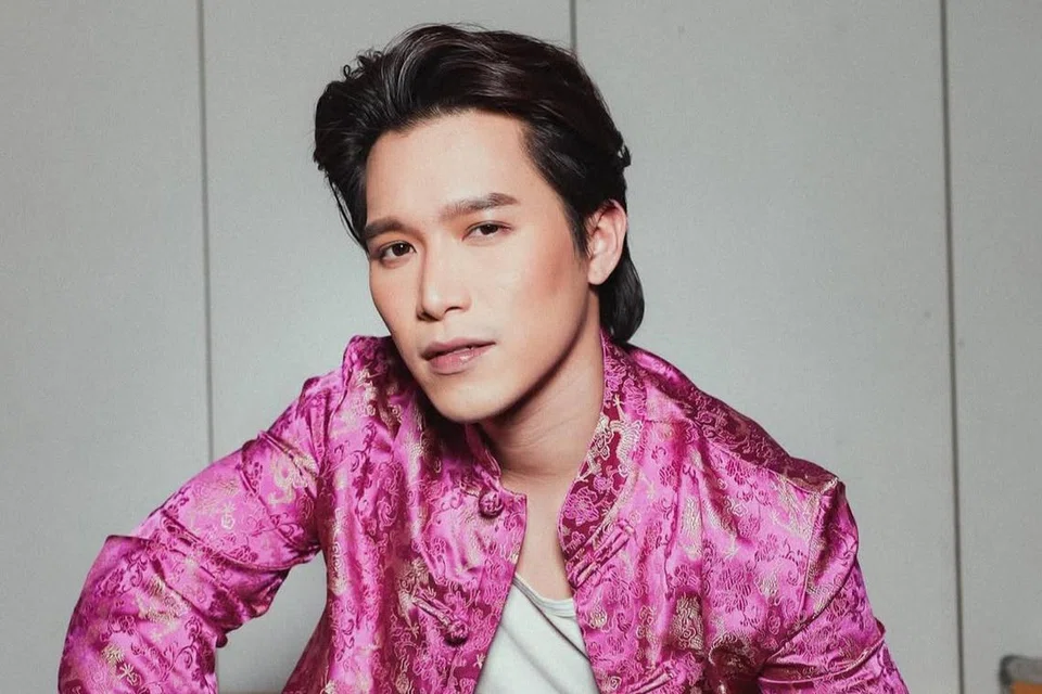 Pelakon dan pengacara Malaysia, Sean Lee, fasih berbual dalam bahasa Melayu sehingga ramai netizen yang menyangka beliau mempunyai darah Melayu. 