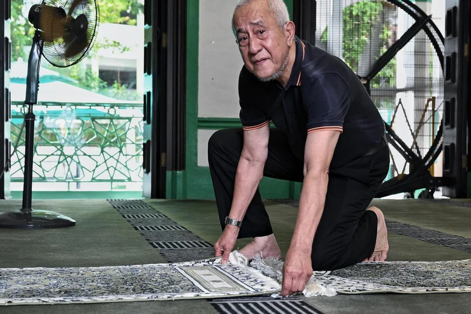 Sukarelawan Masjid Alkaff Upper Serangoon, Encik Mohammed Abdul Rahman, berpendapat mereka harus pantas menyelesaikan sebarang kerosakan di masjid supaya ia tidak menjadi masalah yang lebih besar. 