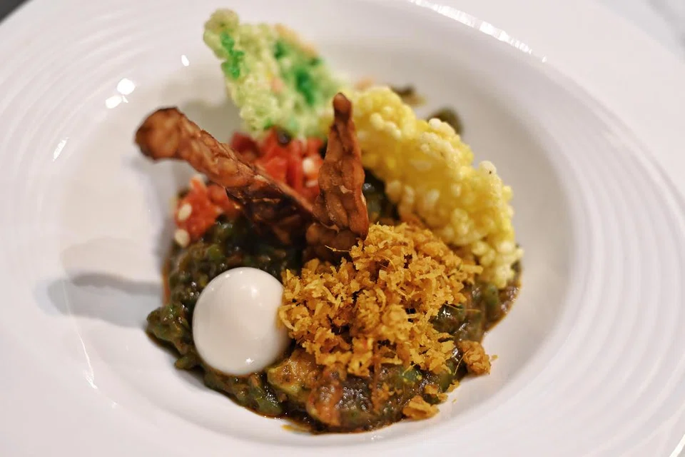 MODEN: Risoto Ayam Buah Keluak hidangan progresif kaum Peranakan dan Italy.