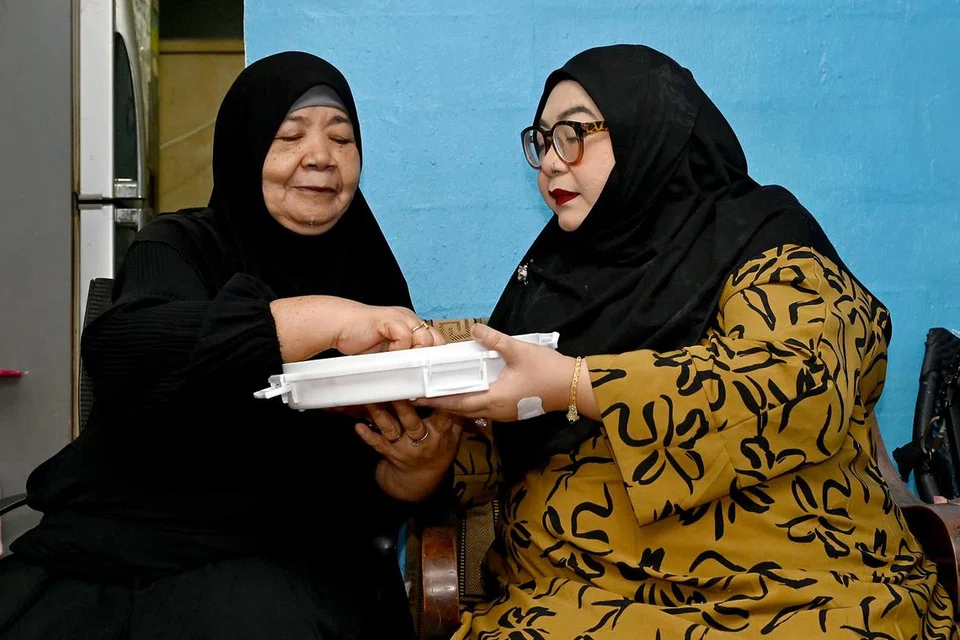 Disebabkan Cik Tuty Ayu Ibrahim (kanan) tinggal di blok yang sama dengan ibunya, Cik Jaimah Ibrahim, di Jalan Tenteram, Whampoa, mereka saling menjaga antara satu sama lain.