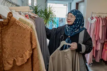 TERUS BERKEMBANG: Kaifiyyah yang ditubuhkan pada 2013 oleh peniaga Singapura, Cik Kat Aziz, berkembang daripada peniaga dalam talian ke butik fizikal empat unit di Kandahar Street.