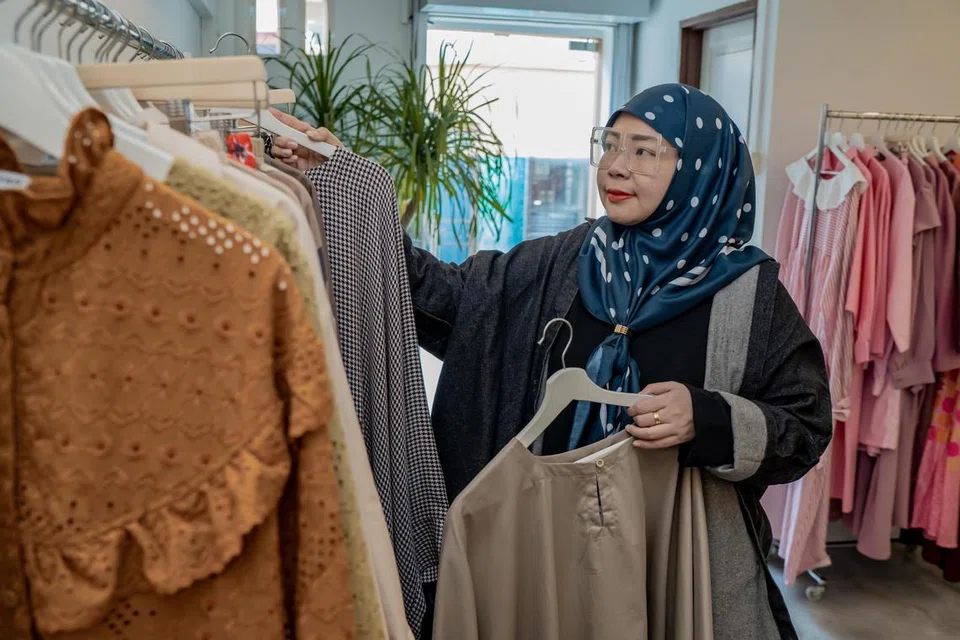 TERUS BERKEMBANG: Kaifiyyah yang ditubuhkan pada 2013 oleh peniaga Singapura, Cik Kat Aziz, berkembang daripada peniaga dalam talian ke butik fizikal empat unit di Kandahar Street.