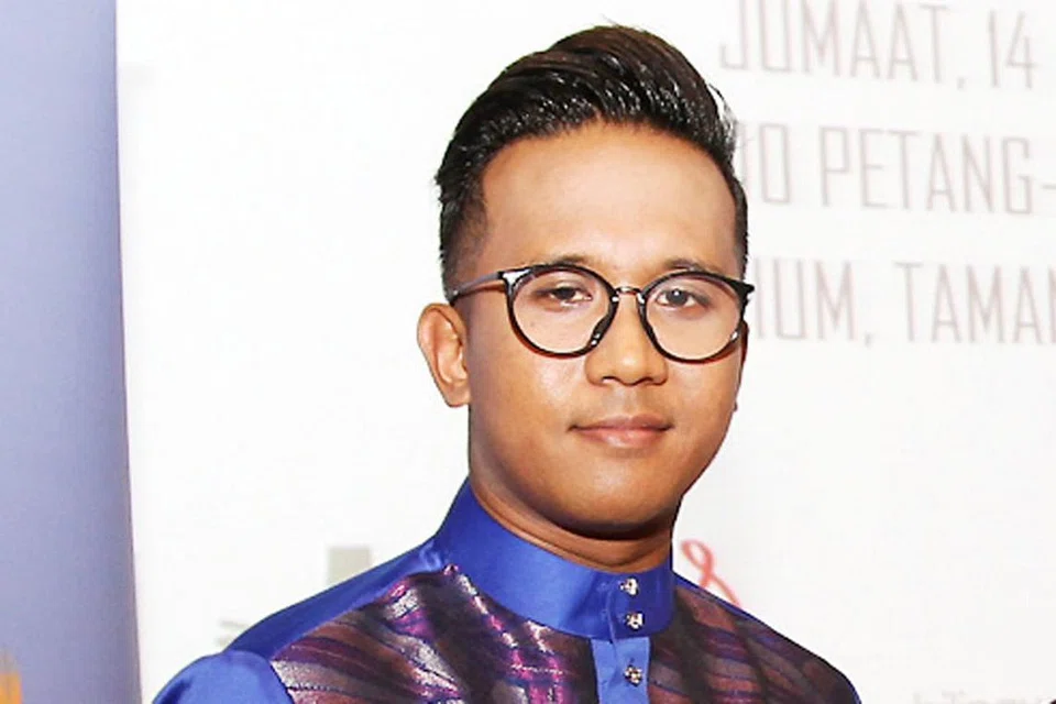 DEEJAY: Dzar Ismail, pengacara dan deejay radio Ria, dilantik Duta Bahasa pada 2017.
