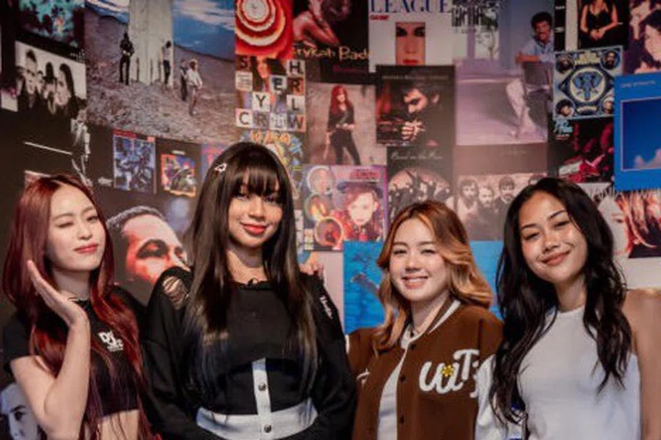 MILIKI INSPIRASI DAN VISI: Dolla yang terdiri daripada (dari kiri) Angel, Syasya, Tabby dan Sabronzo atau Sabrina menebar impian menakluki persada muzik antarabangsa suatu hari nanti dengan lagu-lagu memperkasa wanita.