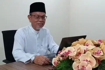 USTAZ ABDUL MANAF: Nasihatkan sesiapa yang mendapatkan jawapan kemusykilan agama dengan cara merujuk kepada Google dan Wikipedia supaya memastikan maklumat yang diperolehi itu ada sumbernya, berasal dari sumber yang sahih dan asli, boleh dipercayai dan dapat dipertanggungjawabkan. Langkah seterusnya dan sebaiknya yang perlu diambil selepas menemui jawapan menerusi cara itu adalah mendapatkan nasihat atau pencerahan daripada asatizah tempatan yang diiktiraf ARS. - Foto BH oleh ISMAIL ALI