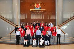 Seramai 17 atlet Olimpik dan Paralimpik Pasukan Singapura temasya Paris 2024 menghadiri usul Parlimen pada 16 Oktober 2024. 