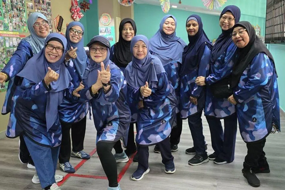 Antara kumpulan wanita yang aktif dalam senaman Zumba menggunakan pakaian Afactivecasual sebagai seragam ketika keluar bersenam bersama.