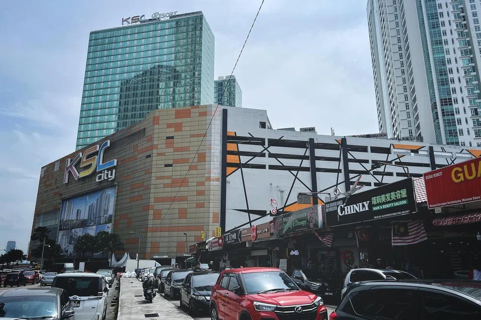 Kos lebih rendah di Johor berbanding Singapura menjadi tarikan utama bagi warga Singapura untuk membeli rumah di Johor. Begitu juga bagi penduduk Johor yang bekerja di Singapura.