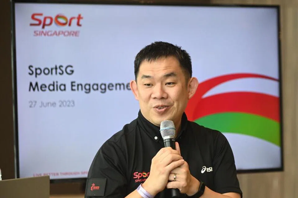 LIHAT TREND: Ketua Pegawai Eksekutif (CEO) Majlis Sukan Singapura (SportSG), Alan Goh, semasa sesi penglibatan media di OCBC Lounge, Stadium Negara pada Selasa. 