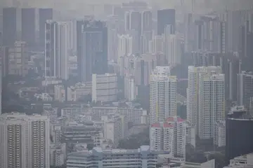 MUNGKIN KEMBALI: Singapura harus bersiap sedia menghadapi jerebu yang mungkin kembali pada 2023 dan 2024, terutama golongan yang amat muda dan tua yang boleh mengalami penyakit pernafasan apabila terdedah kepada paras bahan zarahan yang tinggi.