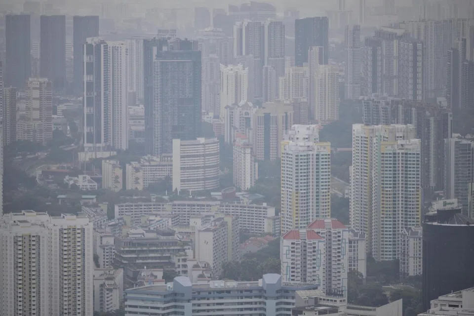MUNGKIN KEMBALI: Singapura harus bersiap sedia menghadapi jerebu yang mungkin kembali pada 2023 dan 2024, terutama golongan yang amat muda dan tua yang boleh mengalami penyakit pernafasan apabila terdedah kepada paras bahan zarahan yang tinggi.