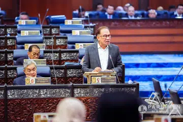 Perdana Menteri Malaysia, Datuk Seri Anwar Ibrahim, pada 2 Julai di Dewan Rakyat menafikan sebarang hubung kait Tabung Kewangan Antarabangsa (IMF) dalam keputusan kerajaan melaksanakan penyasaran subsidi diesel yang bermula 10 Jun lalu.