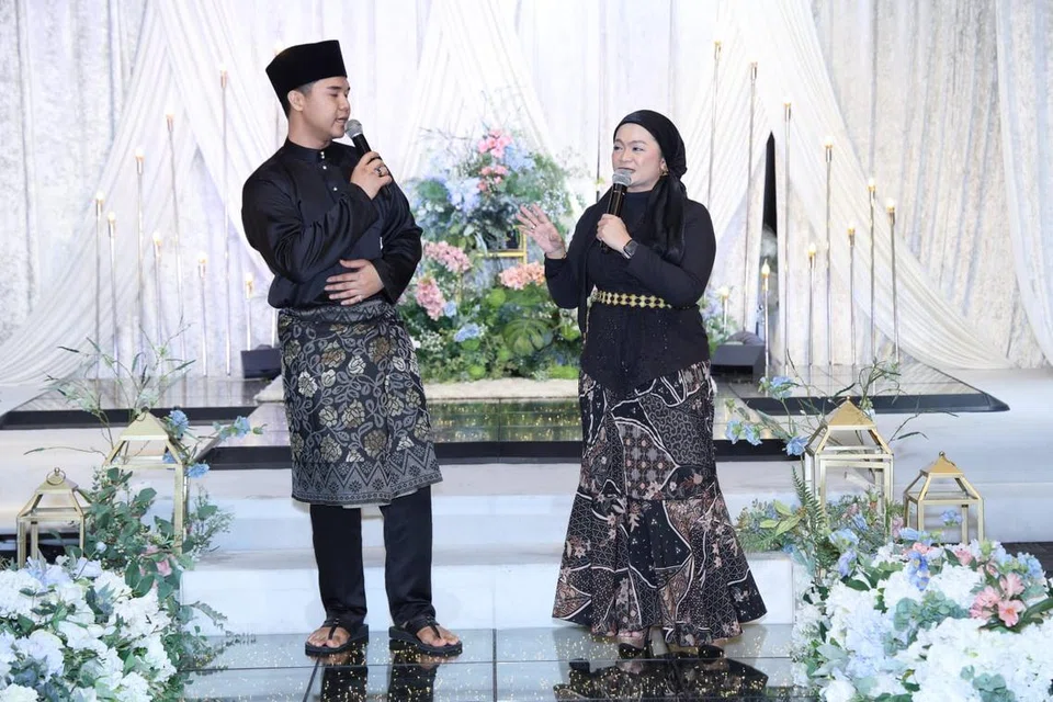 Nana Karia, Izzan Adlan, Ain Society
