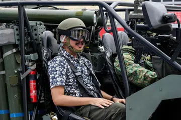 Wartawan Berita Harian (BH), Syed Muhammad Firdaus, berkongsi pengalaman menaiki kenderaan Light Strike Vehicle semasa acara media untuk Perbarisan Hari Kebangsaan (NDP) di Padang pada 21 Jun. 