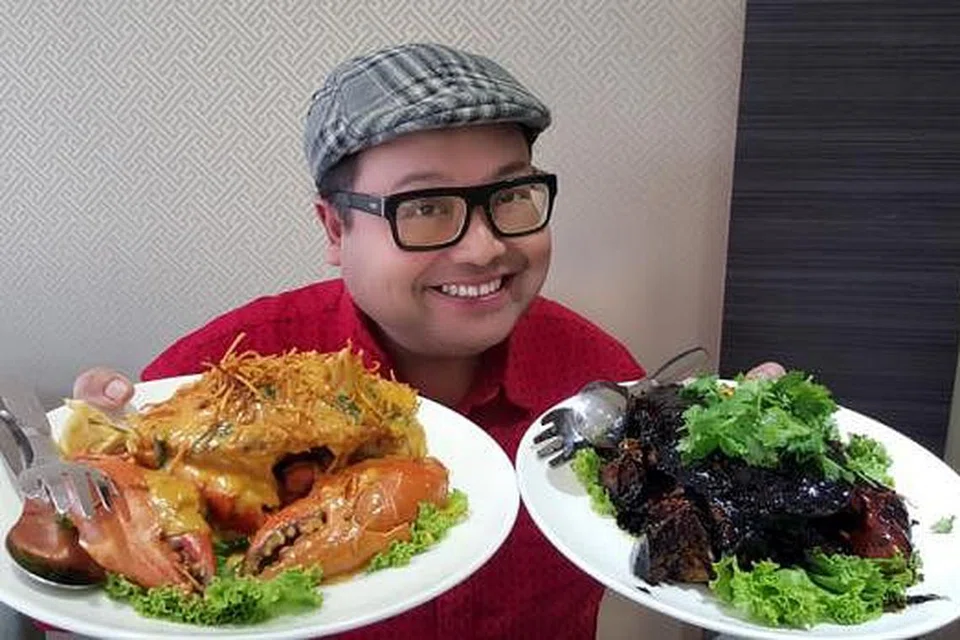 SUNGGUH MENYELERAKAN: Pelbagai masakan ketam seperti Salted Egg Crab dan Black Pepper Crab yang disajikan oleh Home of Seafood cukup sempurna dari segi persembahan, kehangatan dan rasa.