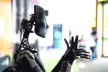 Sebuah robot yang menggunakan kecerdasan buatan (AI) dipamerkan di Geneva pada 30 Mei (gambar hiasan).