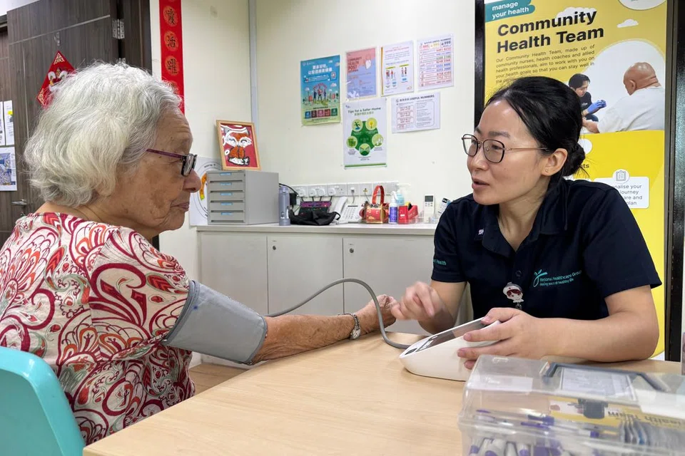 Seorang warga emas mendapatkan pemeriksaan kesihatan di salah satu pos kesihatan di TOUCHpoint@Wellington 513.