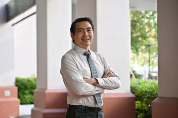Dr Christopher Cheok, Ahli Lembaga Penasihat Pakar Psikiatri SAF (PSAB), di Paradox Singapore Merchant Court, menghadiri Majlis Makan Malam Sukarelawan Kementerian Pertahanan (Mindef), pada 3 Oktober.