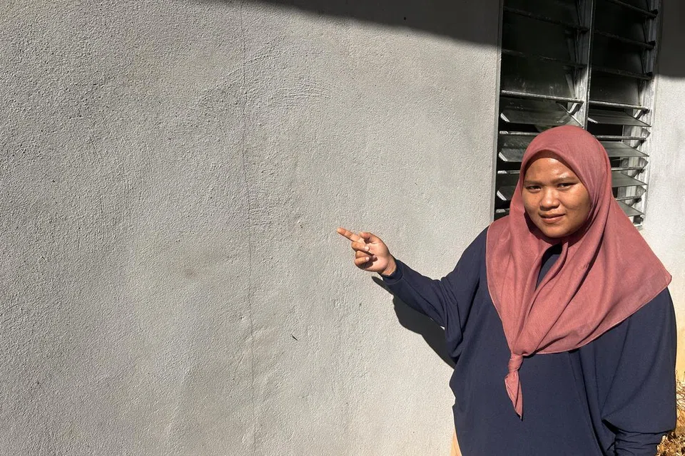 Malaysia, Johor, Segamat, gempa bumi, rekahan, rumah, Kampung Tonjos, Norjihan Selamat