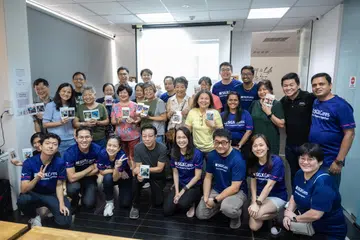 BELAJAR TEKNOLOGI AI: Melalui SGX Cares, pasukan teknologi Bursa Singapura bekerjasama dengan Perkhidmatan Web Amazon (AWS)  menganjurkan bengkel ‘Brushstrokes of Technology’ buat warga emas dari Khidmat Masyarakat Fei Yue di Pusat Keluarga (Pasar Seni) di Tampines pada 27 September dan lapan pelajar kanak-kanak dari Sekolah AWWA @ Napiri pada 22 September lalu.  